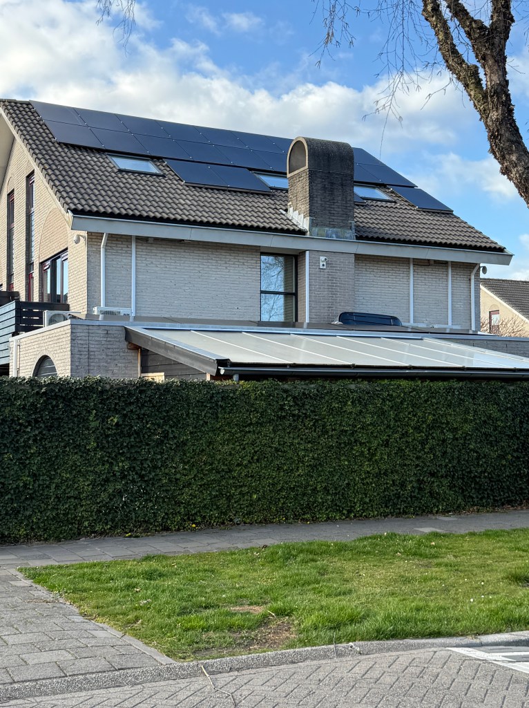 Installatie zonnepanelen op woningdak Gouda