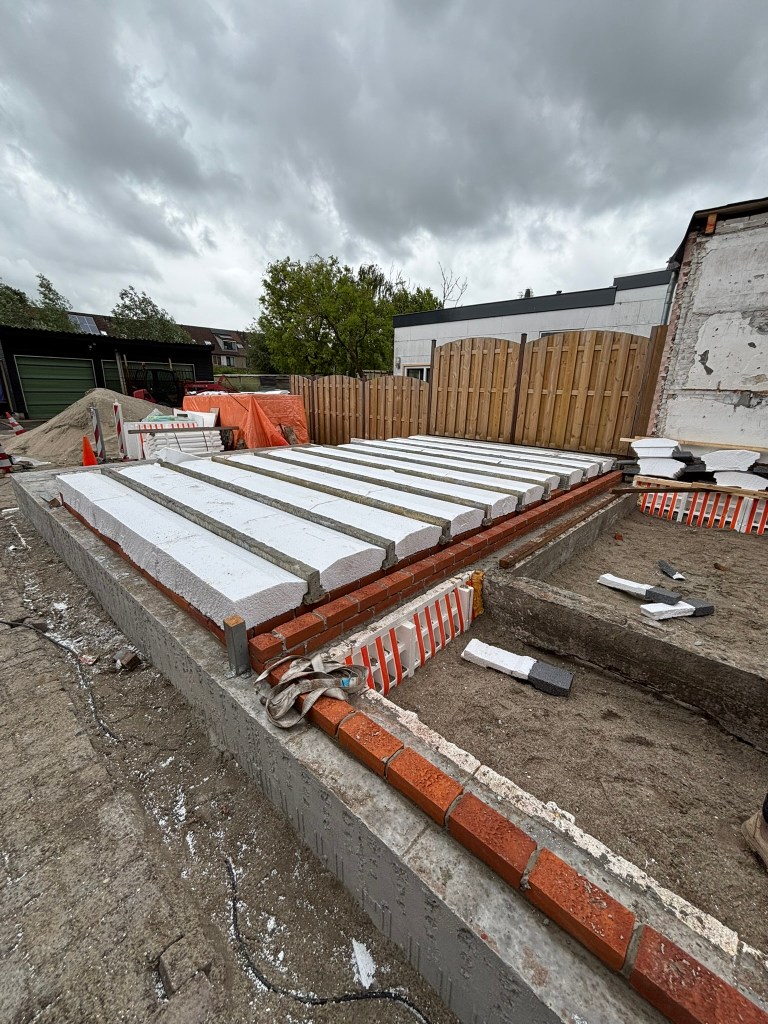Balken broodjesvloer bij nieuwbouw woning Gouda
