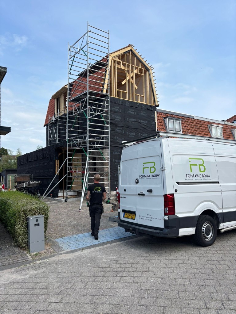 Nieuwbouw woning dak bedekt met dakpannen Gouda