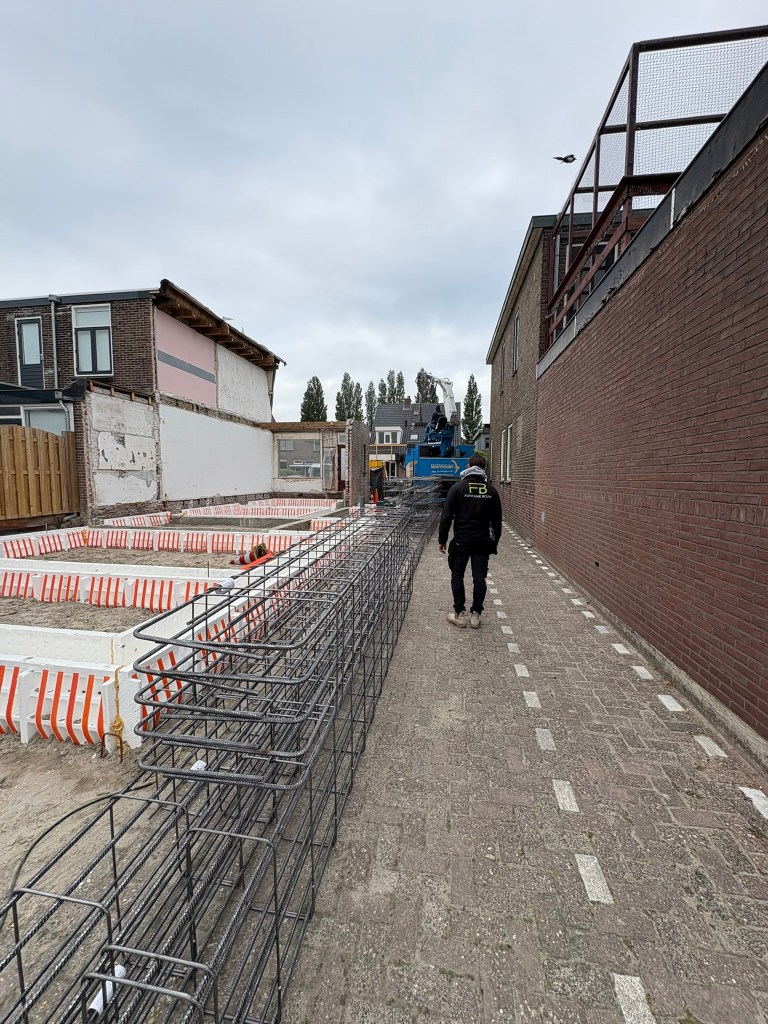 Staalconstructie voorbereid voor fundering woning Gouda