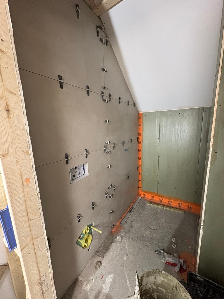 Gerenoveerde badkamer getegeld