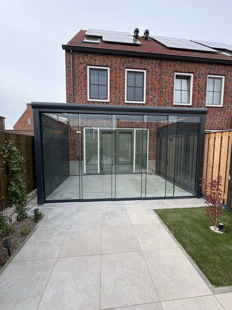 Volledig gebouwd tuinkamer aan huis vast